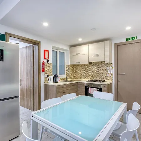 아파트 Live Where Malta Comes Alive, 2br In Paceville By 360 Estates